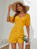 Gelber Queen-Anne-Ausschnitt mit kurzen Ärmeln; rückenfreier breiter Sommer-Playsuit aus Polyester