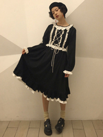 Glamourös Lolita Kleid mit Rundkragen und langen Ärmeln im klassischen & traditionellen Style und Rüschen in Schwarz
