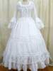 Glamourös Lolita Kleid mit viereckigem Ausschnitt und langen Ärmeln im viktorianischen Ära und Falten in Weiß