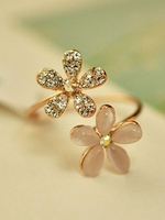 Goldener offener Ring-Gänseblümchen-Entwurfs-Rhinestone-Edelstein-wulstiger justierbarer Frauen schicker Ring