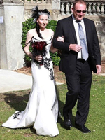 Gothic Brautkleider Meerjungfrau ärmellose Ketten Taft Gericht Zug Gothic Brautkleid