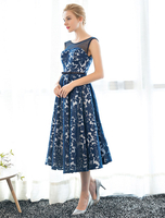 Hübsches Cocktailkleid aus mit Rundkragen und Gürtel in Dunkelblau