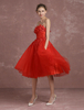 Hübsches Cocktailkleid aus mit trägerlosem Design und Blumen-Deko und Gürtel in Rot