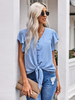 Hellhimmelblaues Sommeroberteil mit V-Ausschnitt Knöpfen Flatterärmeln