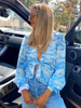 Hemd für Frauen Helles Himmelblau Blumendruck Stretch Plissee Schnürung Designed Ausschnitt Langarm Langarm Polyester Casual Shirt