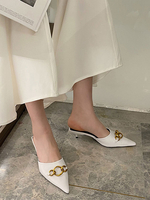 High Heel Mules White PU Leder Spitze Zehen Metall Detail Kitten Heel Slide Schuhe