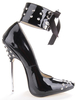 High Heels aus lackleder mit Fesselriemchen und Ziernieten in Schwarz