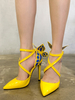 High Heels der Frau mit spitzen Zehen; Stöckelschuhen; schicke; gelbe PU-Leder-Buterfly-Verzierungsschuhe