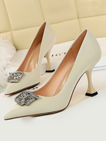 High Heels der Frau mit spitzen Zehen Stiletto Strasssteine Chic Ecru White Heels