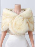 Hochzeits-Wickel-Top in Beige mit Kunstfell-Braut-Vertuschung