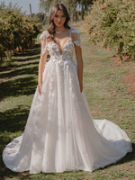 Hochzeitskleid Hofschleppe A-Linie ärmellos Spitze V-Ausschnitt Brautkleider