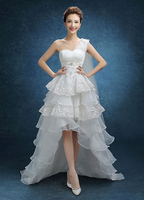 Hochzeitskleid One Shoulder hoch niedrig Perlen Günstiges Brautkleid Organza-Rüsche Spitze Tier Sweep Zug Günstiges Brautkleid mit Seite drapieren