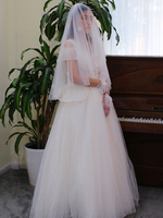 Hochzeitsschleier Zweistufige Blumen Tüll Cut Edge Classic Brautschleier