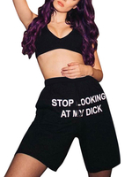 Hör auf; meine D-Shorts zu betrachten. Schwarze Baumwoll-Shorts mit elastischer Taille