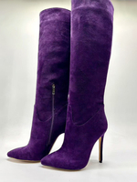 Kniehohe Stiefel aus Wildleder mit spitzer Spitze und Reißverschlussdetail