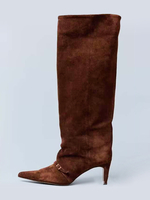 Kniehohe Stiefel aus Wildleder mit spitzer Zehenpartie Schnallendetail und mittelhohem Absatz knielange Stiefel