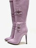 Kniehohe Stiefel von Lavander mit spitzer Spitze und Schnallendetail