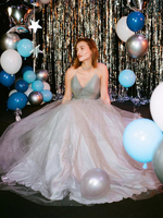 Langes Ballkleid aus Tüll mit Schnürung und Pailletten