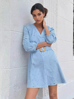 Langärmliges Minikleid mit V-Ausschnitt und Gürtel in Blau 2025