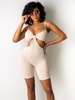 Leichte Aprikosen-Jumpsuit-Träger Halsärmel ärmellos ausgeschnitten Rückenfreie verstellbare Träger Polyester Straight Summer Playsuit