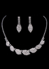 Luxuriöses Strass Brautschmuck Set in Silbern mit Outfit
