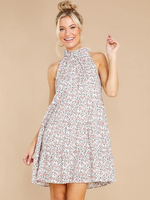 Mini-Blumenkleid mit Neckholder und Rüschen ärmellos lässig kurze Sommerkleider