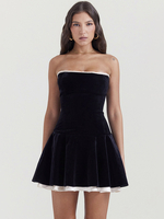 Mini-Schößchenkleid schulterfrei mit Schnürung am Rücken und kontrastierenden kurzen Kleidern