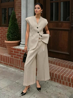 Modernes zweiteiliges Set aus Weste mit V-Ausschnitt und Hose mit weitem Bein Sommeroutfit für Frauen 2025