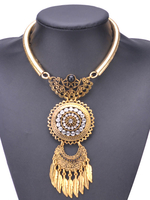 Modische Halskette Metall mit Metallic-Deko in Golden und Ethnic-Style Halskette für Damen