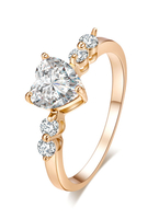 Modischer Ring in Golden