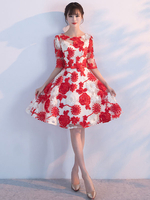 Modisches Abendkleid für Homecoming mit Rundkragen Spitze A-Linie- und Stickereien in Rot