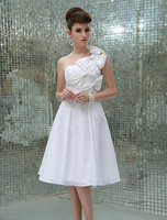 One Shoulder-Brautkleid aus Taft mit Schleife in Elfenbeinfarbe
