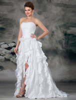 Organza A-Linie-Brautkleid mit trägerlosem Design und zappelnden Rüschen in Weiß