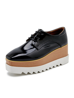 Oxfords aus Lackleder mit eckiger Zehenpartie und Keilabsatz für Damen