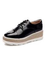 Oxfords mit eckiger Zehenpartie und Keilabsatz aus Lack-PU für Damen