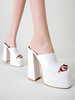 Pantoletten für Damen aus Satin mit eckiger Zehenpartie und Chunky Heel Pantoletten