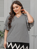 Plus Size Bluse für Frauen V-Ausschnitt Kurze Ärmel Streifen Oversized Polyester Casual Schwarzes T-Shirt