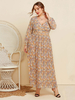 Plus Size Kleid für Frauen Leichte Aprikose V-Ausschnitt Langarm Blumen Gedrucktes Polyester Plissee Übergroßes Einteiliges Kleid Lang