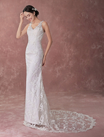 Rückenfreies Mermaid-Brautkleid aus Spitze mit V-Ausschnitt und Schleppe