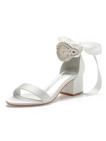 Satin Hochzeitsschuhe Elfenbein Open Toe Bows Schnüren Brautschuhe Block Heel Sandalen