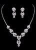 Scharmantes Strass Brautschmuck Set in Silbern mit Outfit