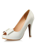 Schicke Peeptoes aus Lack-PU im Slip-On Style mit Schleife und Stilettos
