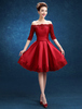 Schickes Cocktailkleid aus Satingewebe mit Bateau-Kragen und Spitzen