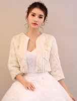 Schönes Hochzeit Cape Kunstfell mit Kimonoärmeln und Dreiviertelärmeln in Beige