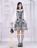Schönes Lolita Kleid mit Trägern und weißen Spitzen