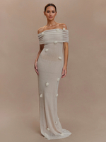 Schulterfreies Maxikleid mit floralen Akzenten für formelle Anlässe 2025