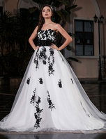 Schwarz A-line Hochzeitskleid trägerlosen schwarzen Applique Sash Tüll Satin Stoff Brautkleid