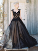 Schwarze Brautkleider A-Linie ärmellose rückenfreie Tüll-Spitze mit Zug Gothic Brautkleid