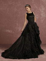 Schwarze Hochzeit Kleid Spitze Applique Brautkleid A Linie ärmellose Rundhalsausschnitt Brautkleid mit Hofschleppe gestuft