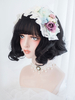 Schwarze Lolita Perücke Blunt Bang Volle Volumen Locken Tousled Short Lolita Perücke